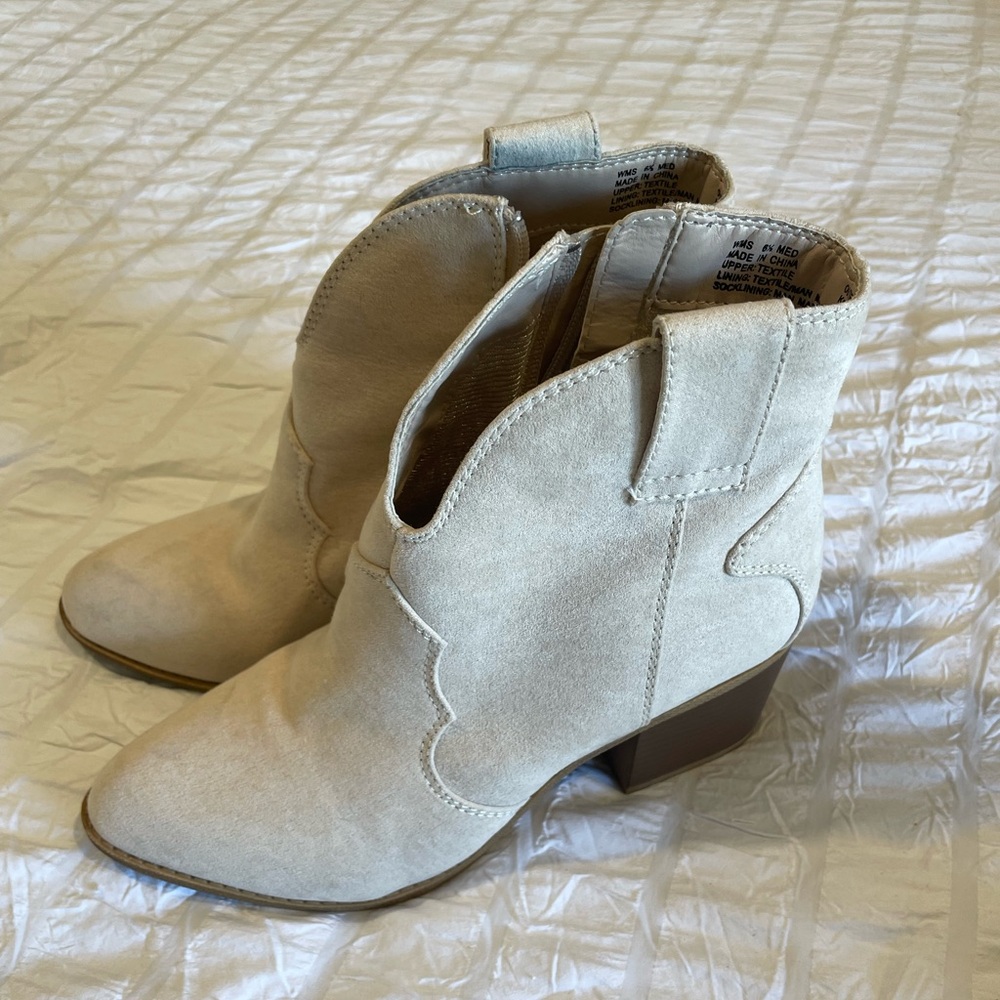 Sonoma Cream Western Ankle Boots